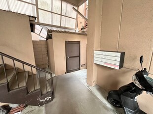 津田マンションの物件外観写真